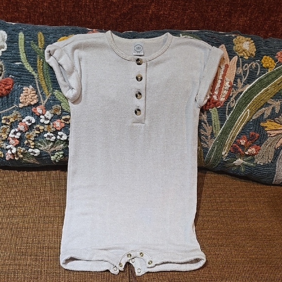 H&M Other - LOU LOU& Company Beige Sweater Romper 2t